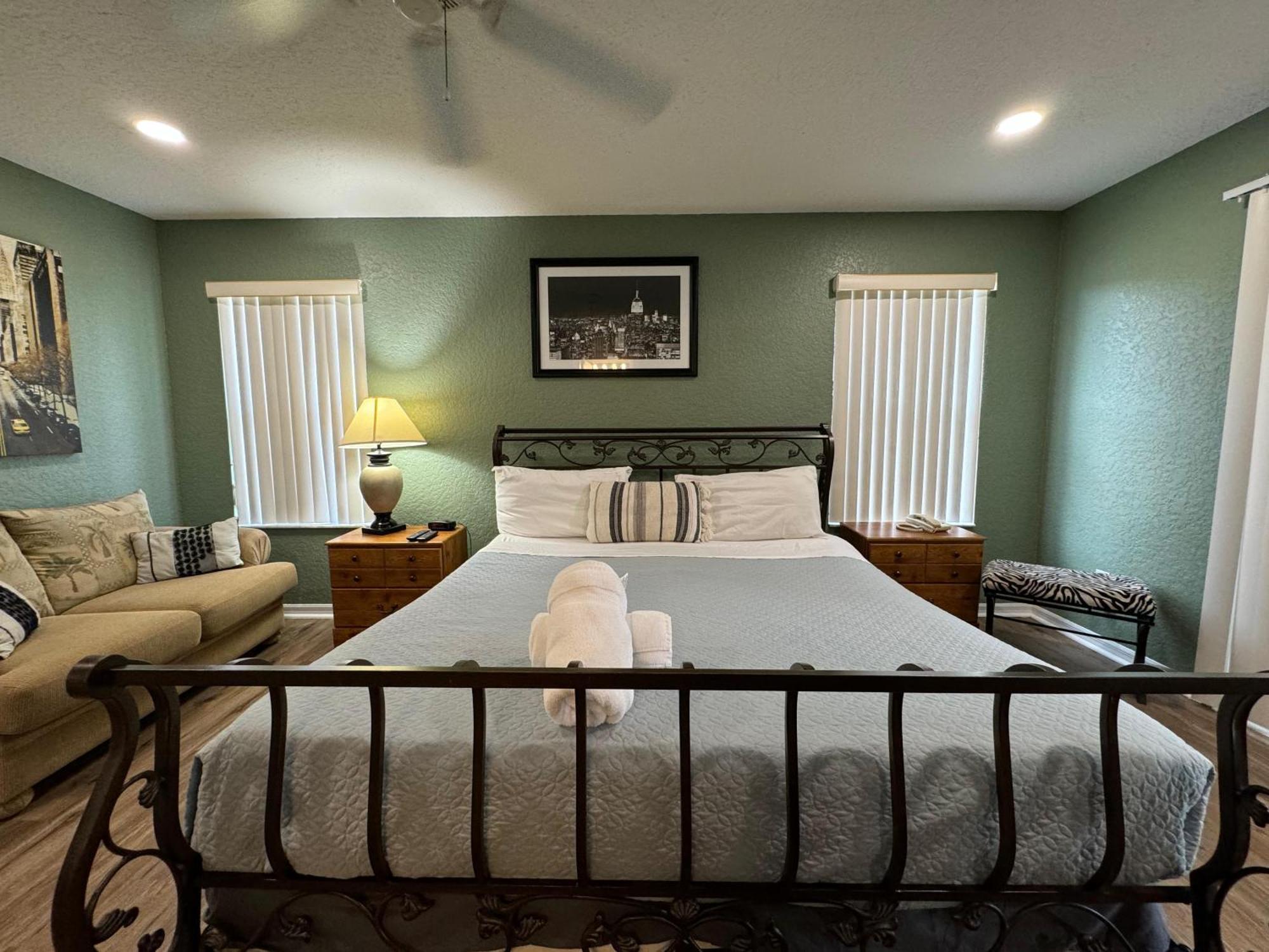 1307 Charming Regal Palms *