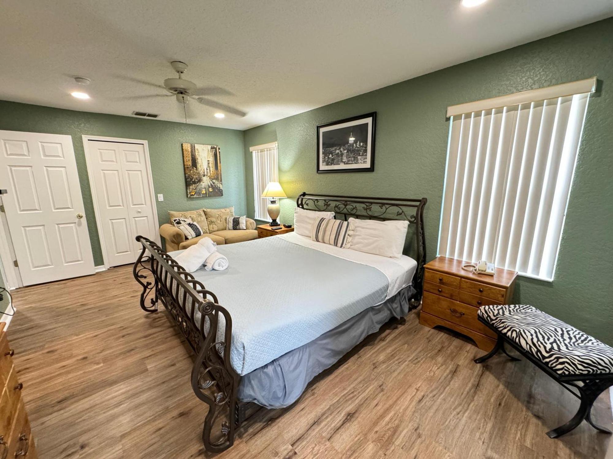 1307 Charming Regal Palms