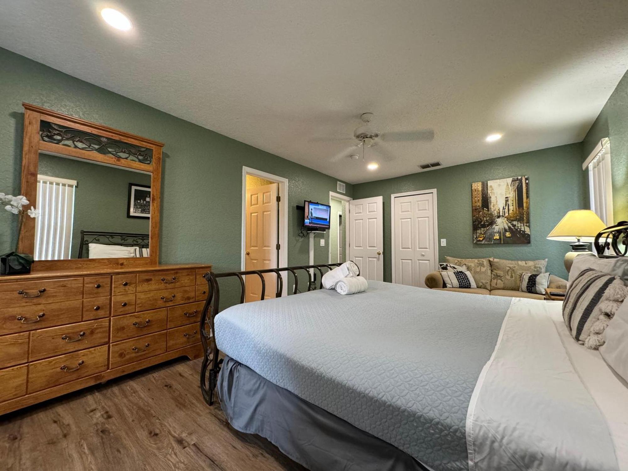 1307 Charming Regal Palms Villa *